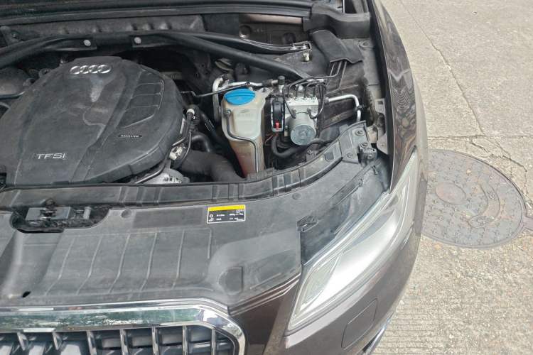 Used Audi Q5 2017 Plus 40 TFSI Technology Model Engine Bay Left
