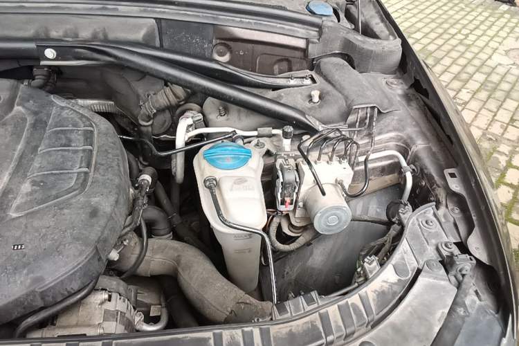 Used Audi Q5 2017 40 TFSI Comfort Model Engine Bay Left