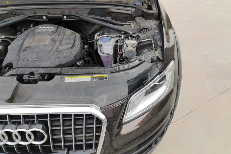 Used Audi Q5 2017 40 TFSI Technology Edition Engine Bay Left