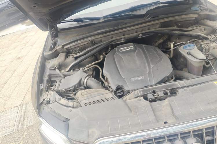 Used Audi Q5 2017 40 TFSI Technology Edition Engine Bay Right