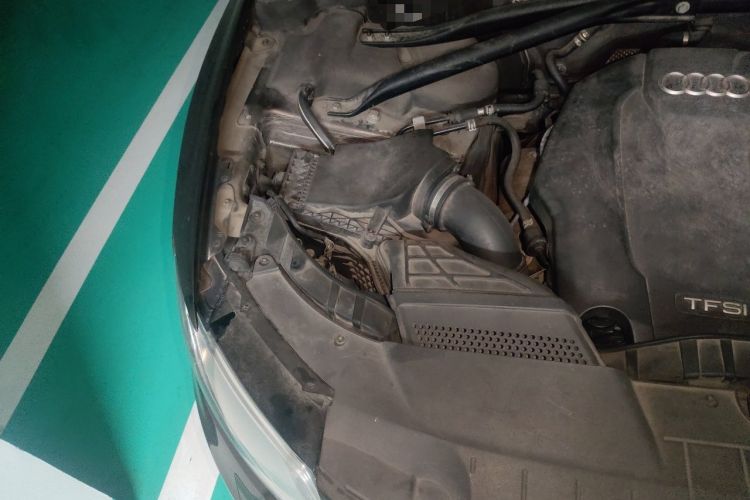 Used Audi Q5 2017 40 TFSI Comfort Model Engine Bay Right
