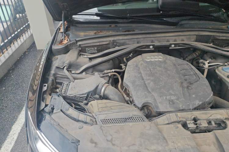 Used Audi Q5 2017 40 TFSI Technology Edition Engine Bay Right