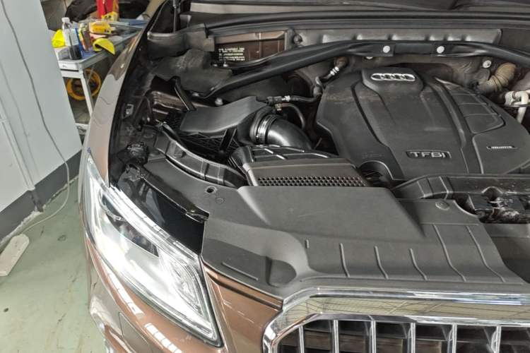 Used Audi Q5 2017 Plus 40 TFSI Ambition Model Engine Bay Right