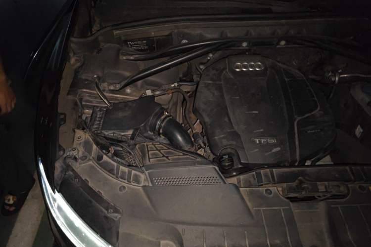 Used Audi Q5 2017 40 TFSI Technology Edition Engine Bay Right