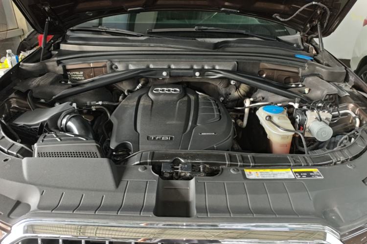 Used Audi Q5 2017 Plus 40 TFSI Ambition Model Engine Bay