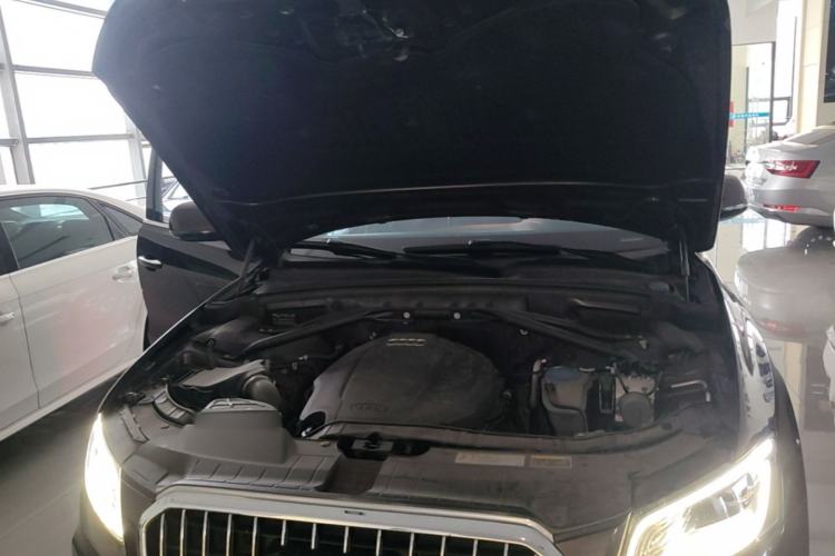 Used Audi Q5 2017 Plus 40 TFSI Ambition Model Engine Bay