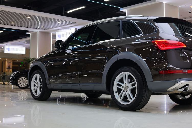 Used Audi Q5 2017 Plus 40 TFSI Technology Model Exterior 10