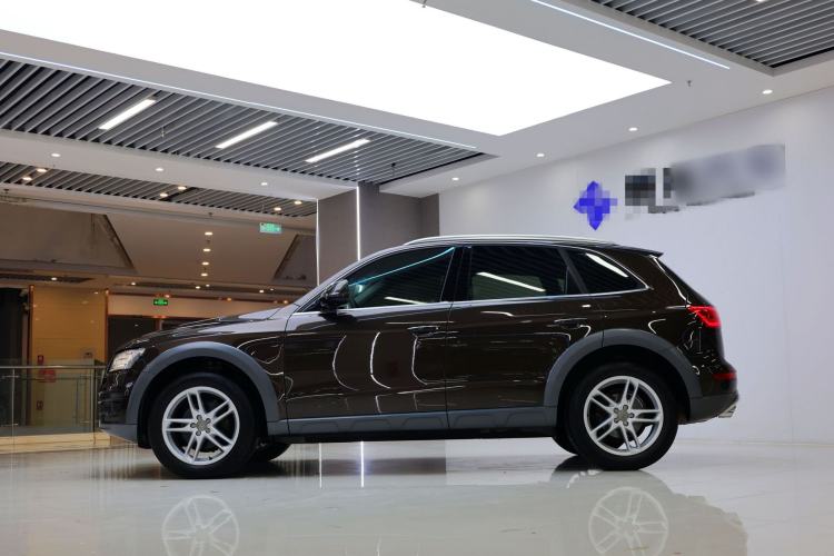 Used Audi Q5 2017 Plus 40 TFSI Technology Model Exterior 2