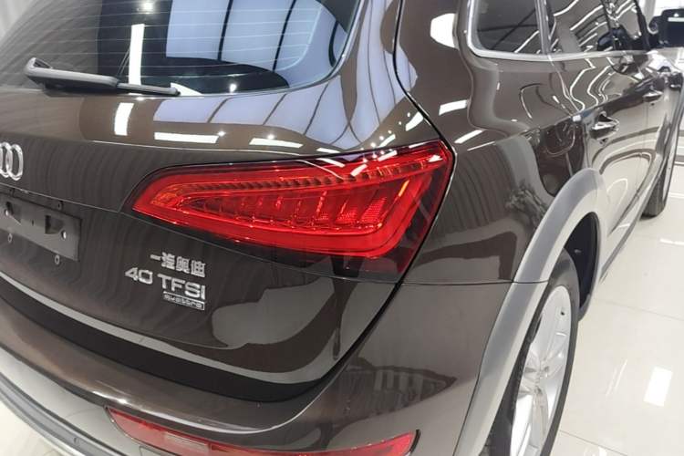 Used Audi Q5 2017 Plus 40 TFSI Technology Model Exterior 3