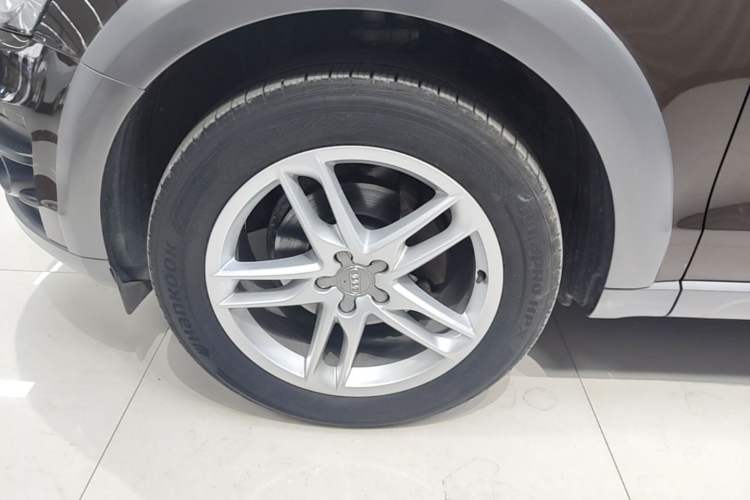 Used Audi Q5 2017 Plus 40 TFSI Technology Model Exterior 4
