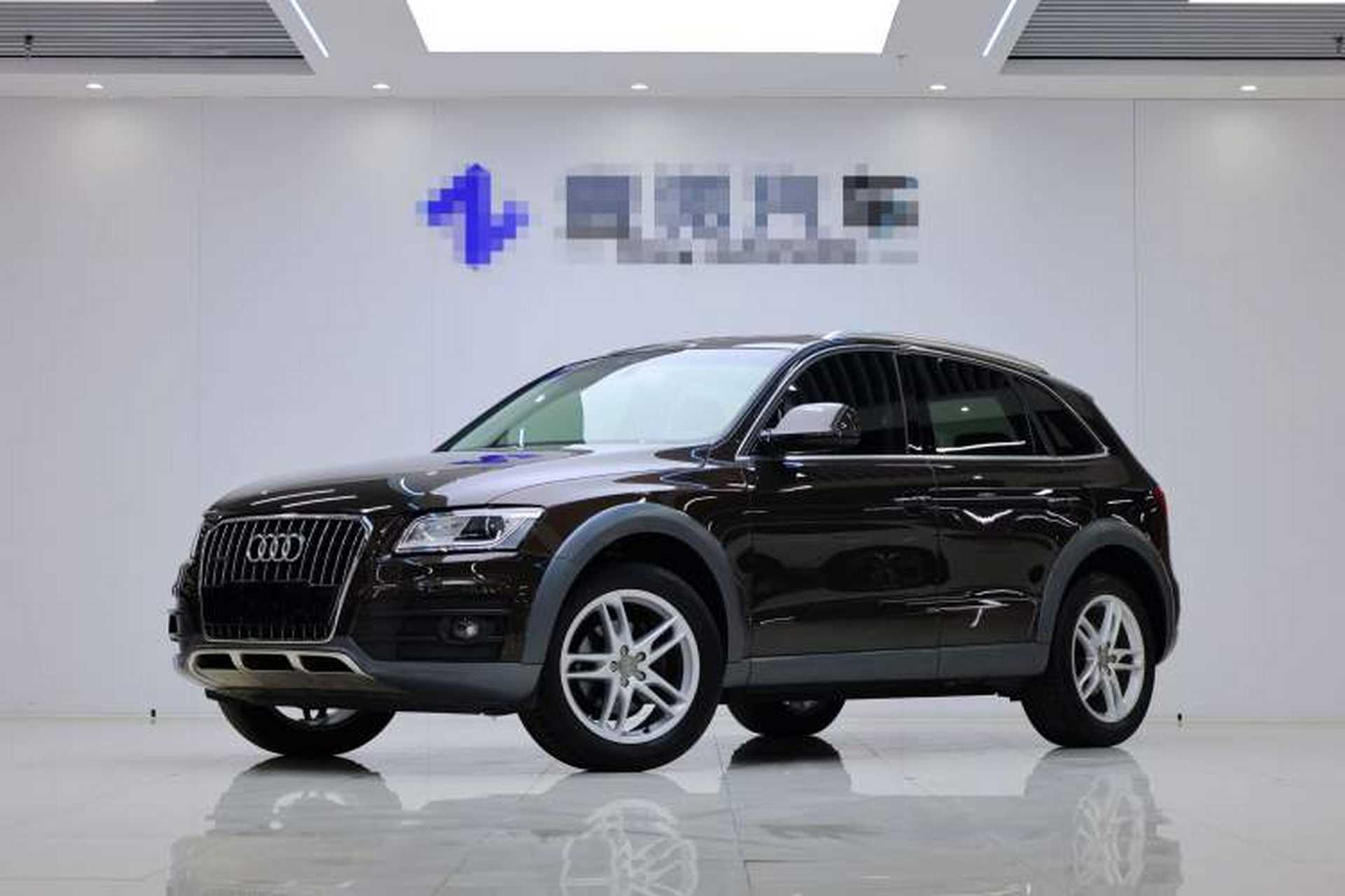 Used Audi Q5 2017 Plus 40 TFSI Technology Model Front Left 45 Deg