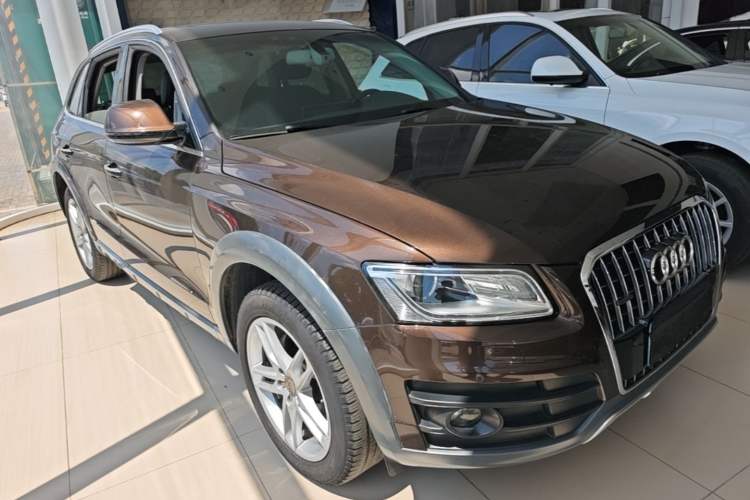 Used Audi Q5 2017 Plus 40 TFSI Technology Model Front Right 45 Deg