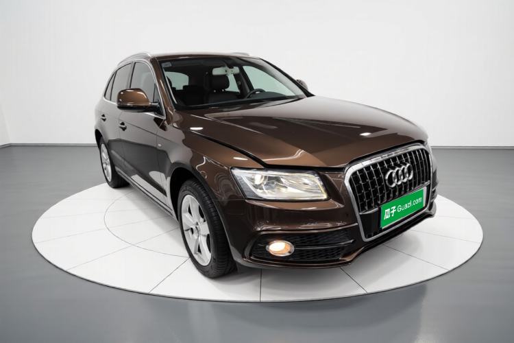 Used Audi Q5 2017 Plus 40 TFSI Ambition Model Front Right 45 Deg