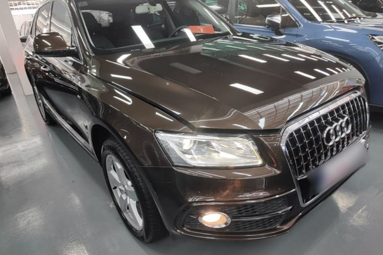 Used Audi Q5 2017 Plus 40 TFSI Ambition Model Front Right 45 Deg