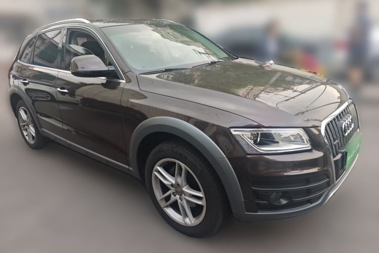 Used Audi Q5 2017 Plus 40 TFSI Technology Model Front Right 45 Deg