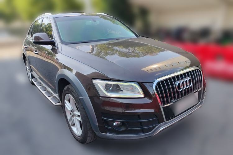 Used Audi Q5 2017 Plus 40 TFSI Comfort Model Front Right 45 Deg