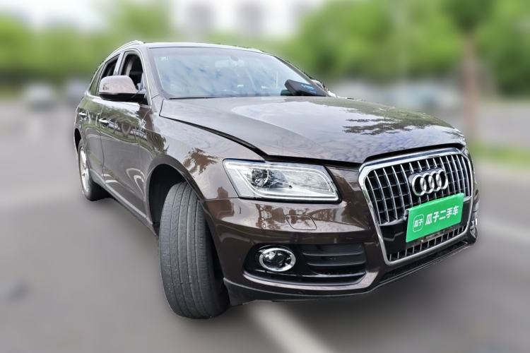 Used Audi Q5 2017 Plus 40 TFSI Ambition Model Front Right 45 Deg
