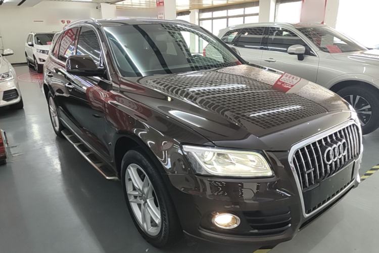 Used Audi Q5 2017 40 TFSI Comfort Model Front Right 45 Deg