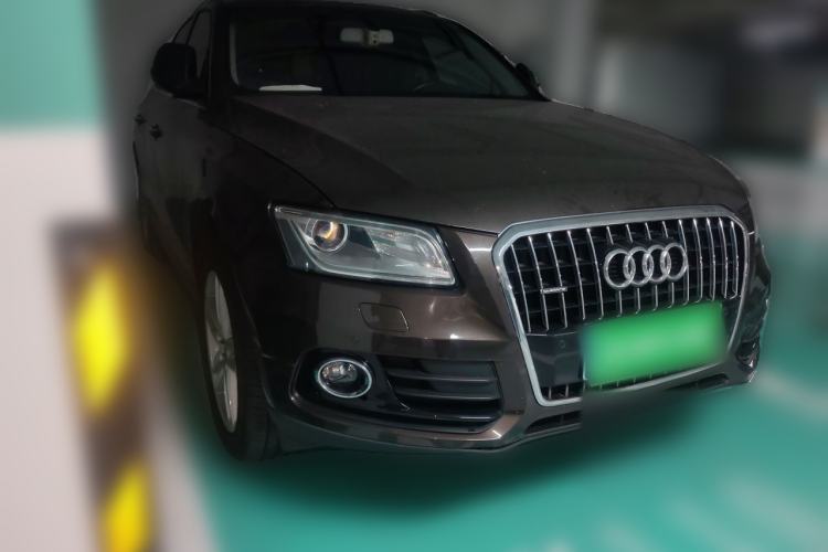 Used Audi Q5 2017 40 TFSI Comfort Model Front Right 45 Deg