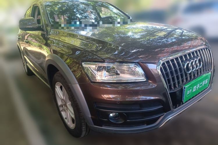 Used Audi Q5 2017 Plus 40 TFSI Technology Model Front Right 45 Deg