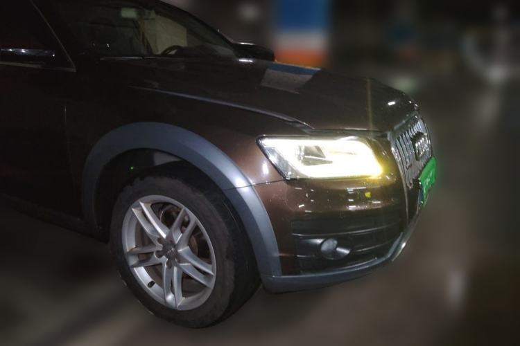 Used Audi Q5 2017 Plus 40 TFSI Technology Model Front Right 45 Deg