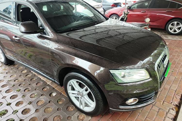 Used Audi Q5 2017 40 TFSI Comfort Model Front Right 45 Deg