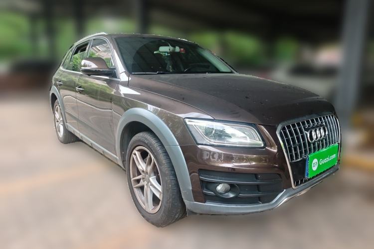 Used Audi Q5 2017 Plus 40 TFSI Technology Model Front Right 45 Deg