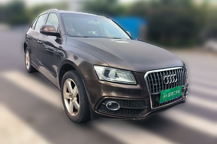 Used Audi Q5 2017 Plus 40 TFSI Ambition Model Front Right 45 Deg