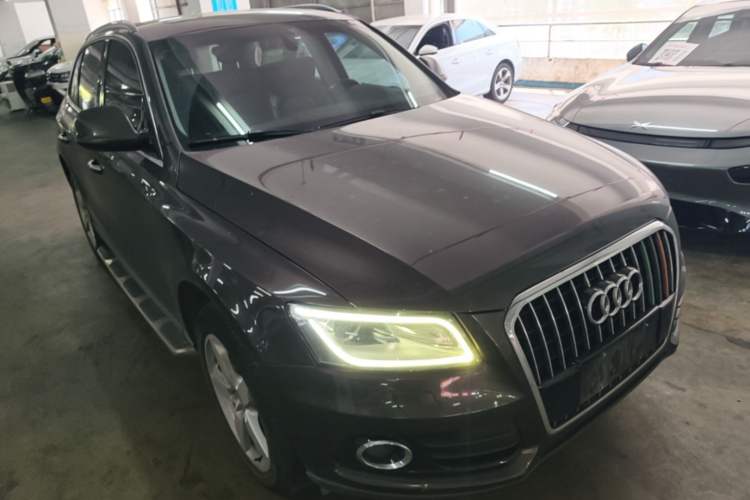 Used Audi Q5 2017 40 TFSI Ambition Edition Front Right 45 Deg