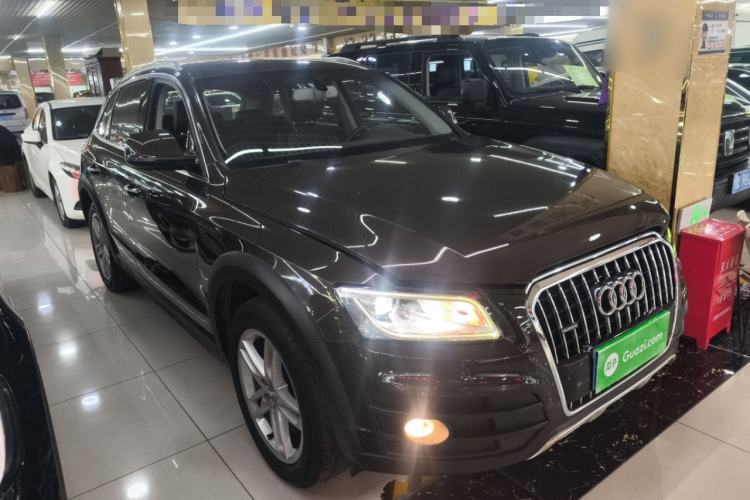 Used Audi Q5 2017 Plus 40 TFSI Technology Model Front Right 45 Deg