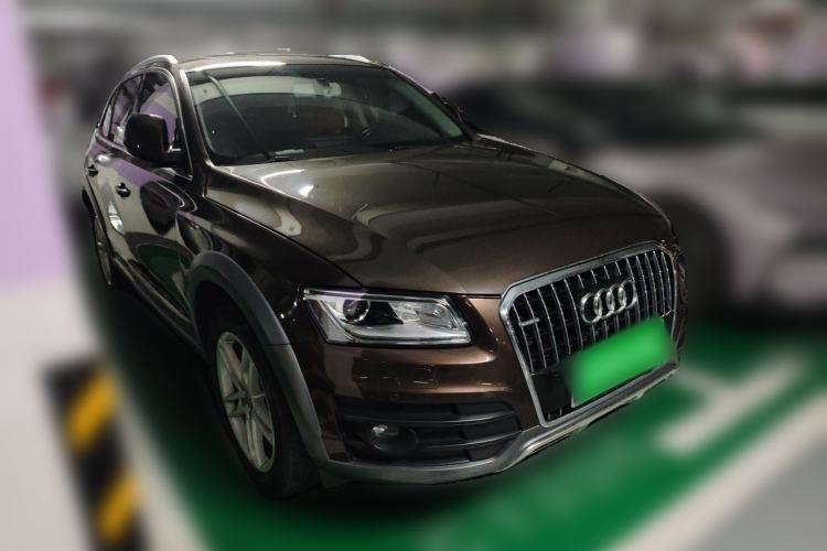 Used Audi Q5 2017 Plus 40 TFSI Technology Model Front Right 45 Deg