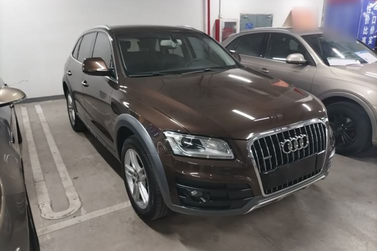 Used Audi Q5 2017 Plus 40 TFSI Technology Model Front Right 45 Deg