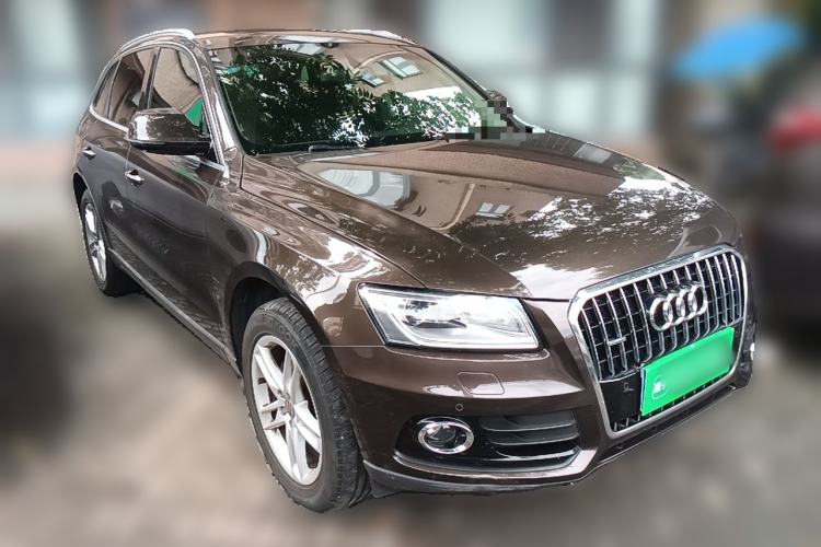 Used Audi Q5 2017 40 TFSI Comfort Model Front Right 45 Deg