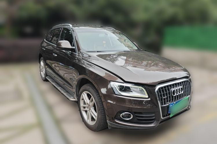 Used Audi Q5 2017 40 TFSI Comfort Model Front Right 45 Deg