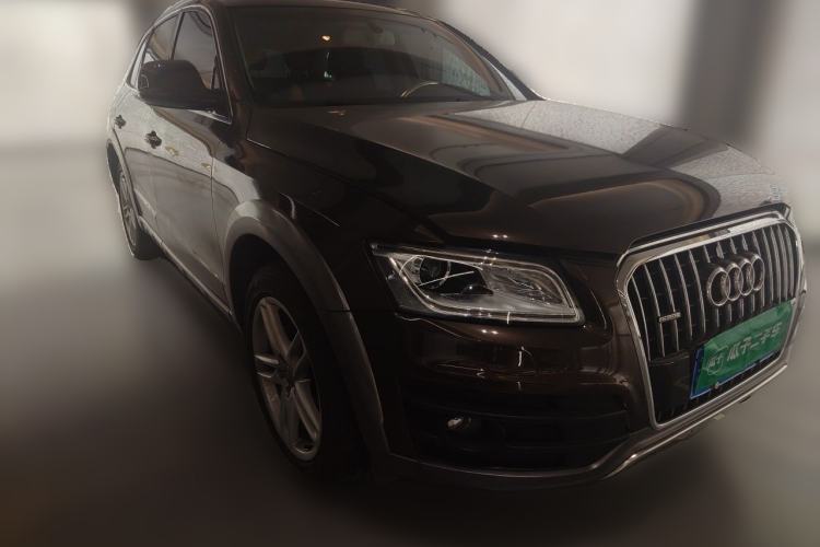 Used Audi Q5 2017 Plus 40 TFSI Technology Model Front Right 45 Deg
