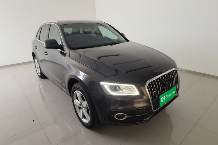 Used Audi Q5 2017 Plus 40 TFSI Ambition Model Front Right 45 Deg