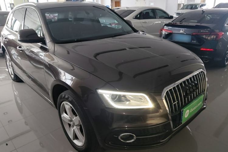 Used Audi Q5 2017 Plus 40 TFSI Ambition Model Front Right 45 Deg