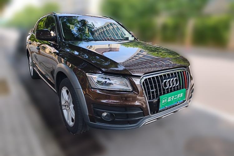 Used Audi Q5 2017 Plus 40 TFSI Technology Model Front Right 45 Deg