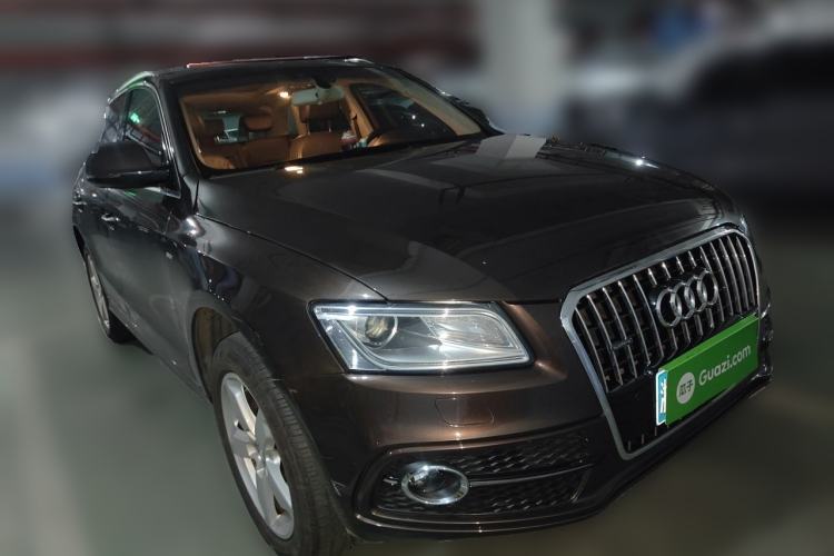 Used Audi Q5 2017 Plus 40 TFSI Ambition Model Front Right 45 Deg