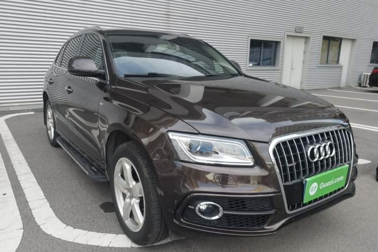 Used Audi Q5 2017 Plus 40 TFSI Ambition Model Front Right 45 Deg