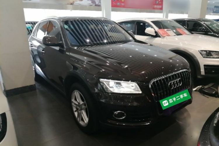 Used Audi Q5 2017 40 TFSI Comfort Model Front Right 45 Deg