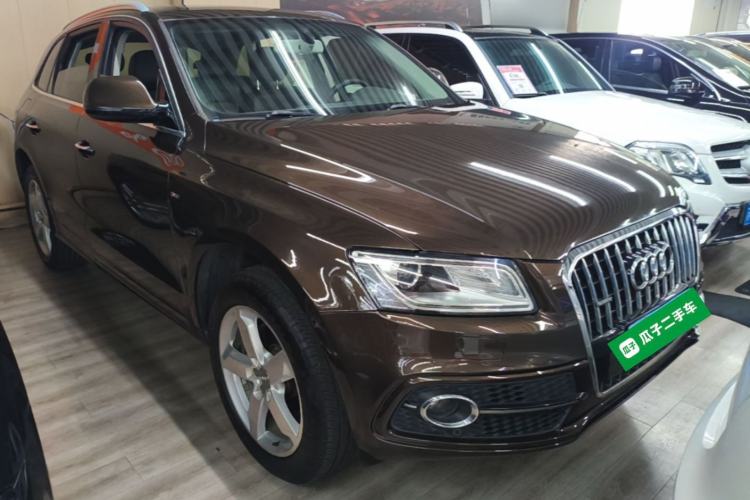Used Audi Q5 2017 Plus 40 TFSI Ambition Model Front Right 45 Deg