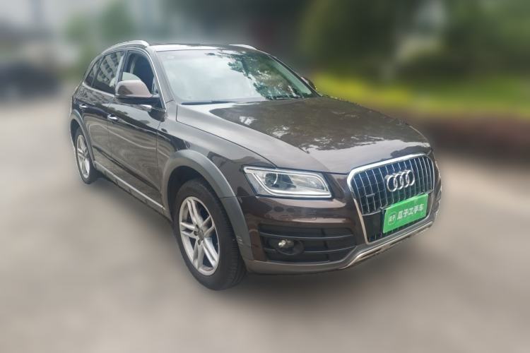 Used Audi Q5 2017 Plus 40 TFSI Technology Model Front Right 45 Deg