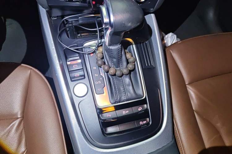 Used Audi Q5 2017 40 TFSI Technology Edition Gear Lever