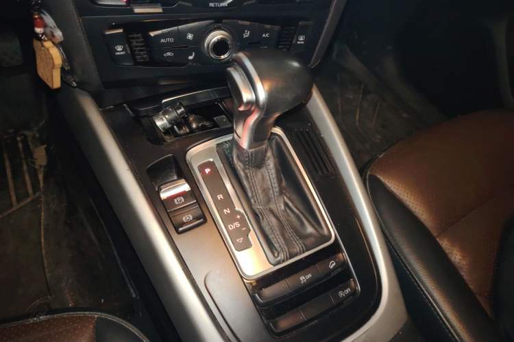 Used Audi Q5 2017 40 TFSI Ambition Edition Gear Lever