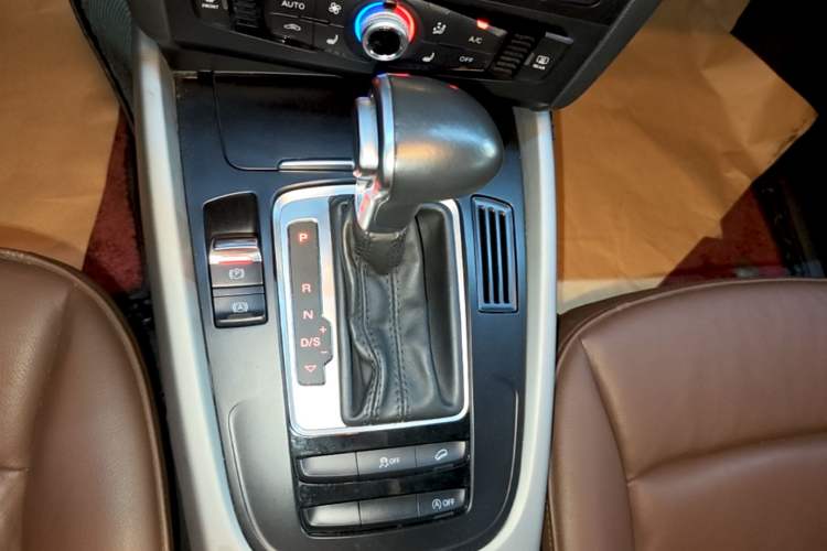 Used Audi Q5 2017 40 TFSI Ambition Edition Gear Lever
