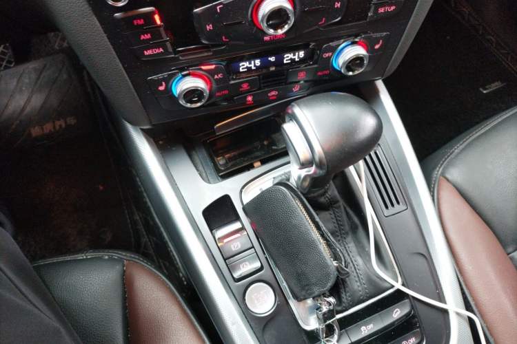Used Audi Q5 2017 40 TFSI Technology Edition Gear Lever