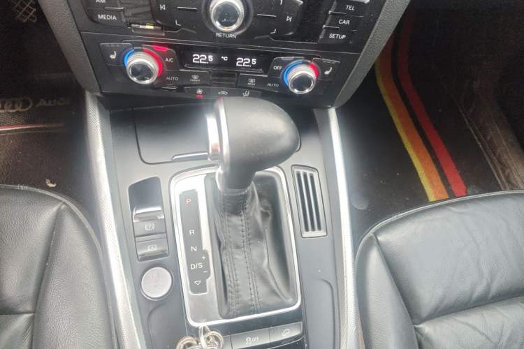 Used Audi Q5 2017 40 TFSI Technology Edition Gear Lever