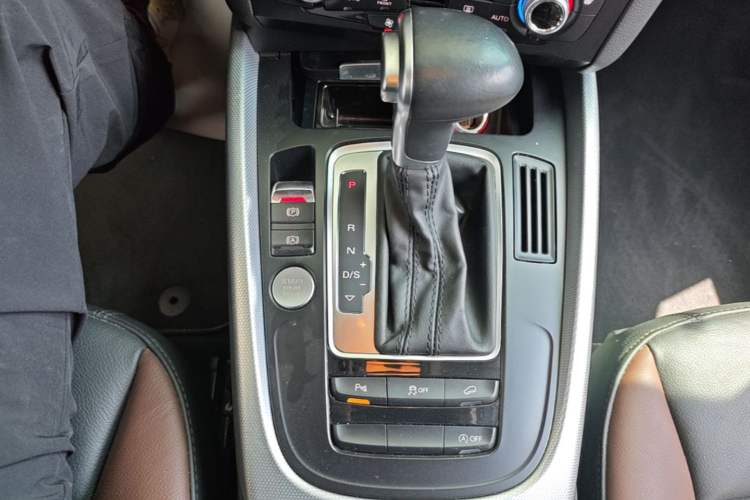 Used Audi Q5 2017 Plus 40 TFSI Technology Model Gear Lever