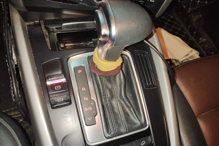 Used Audi Q5 2017 40 TFSI Ambition Edition Gear Lever